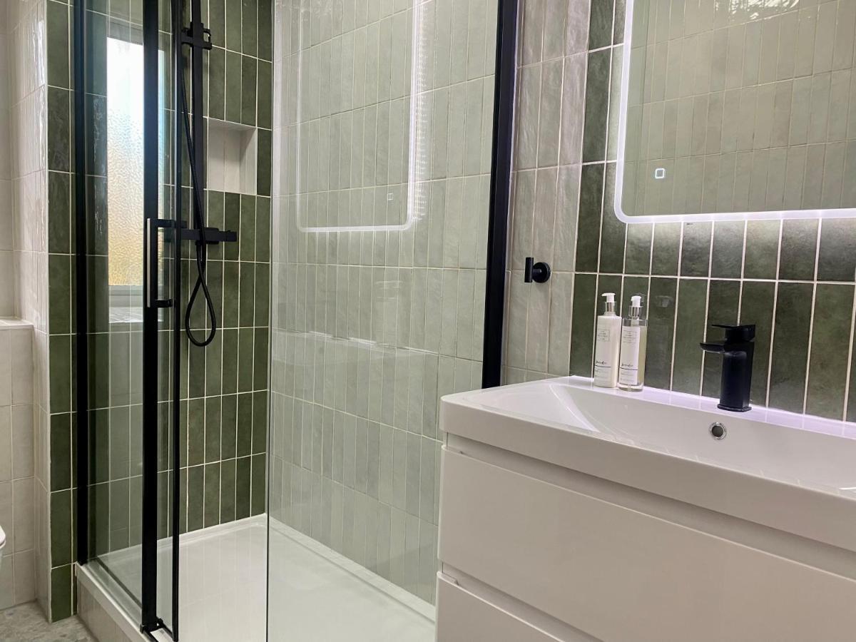 Newly Refurbished 2 Bedroom Apartment In South لندن المظهر الخارجي الصورة